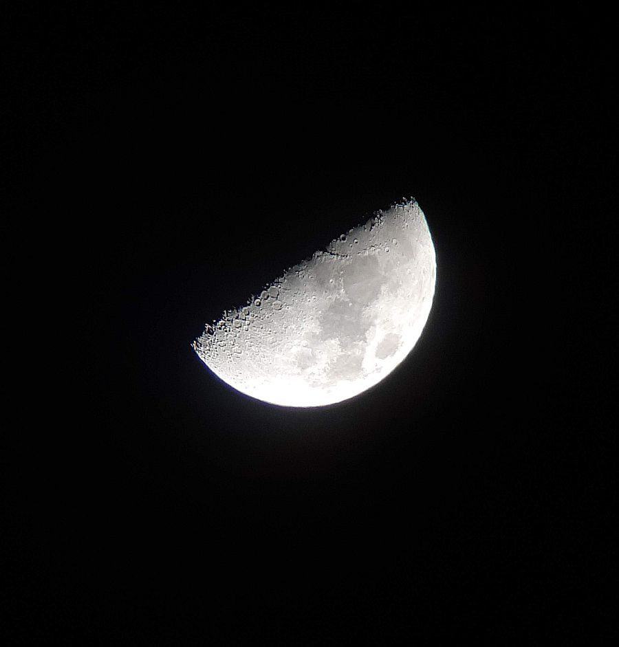 210128_0121_moon.jpg
